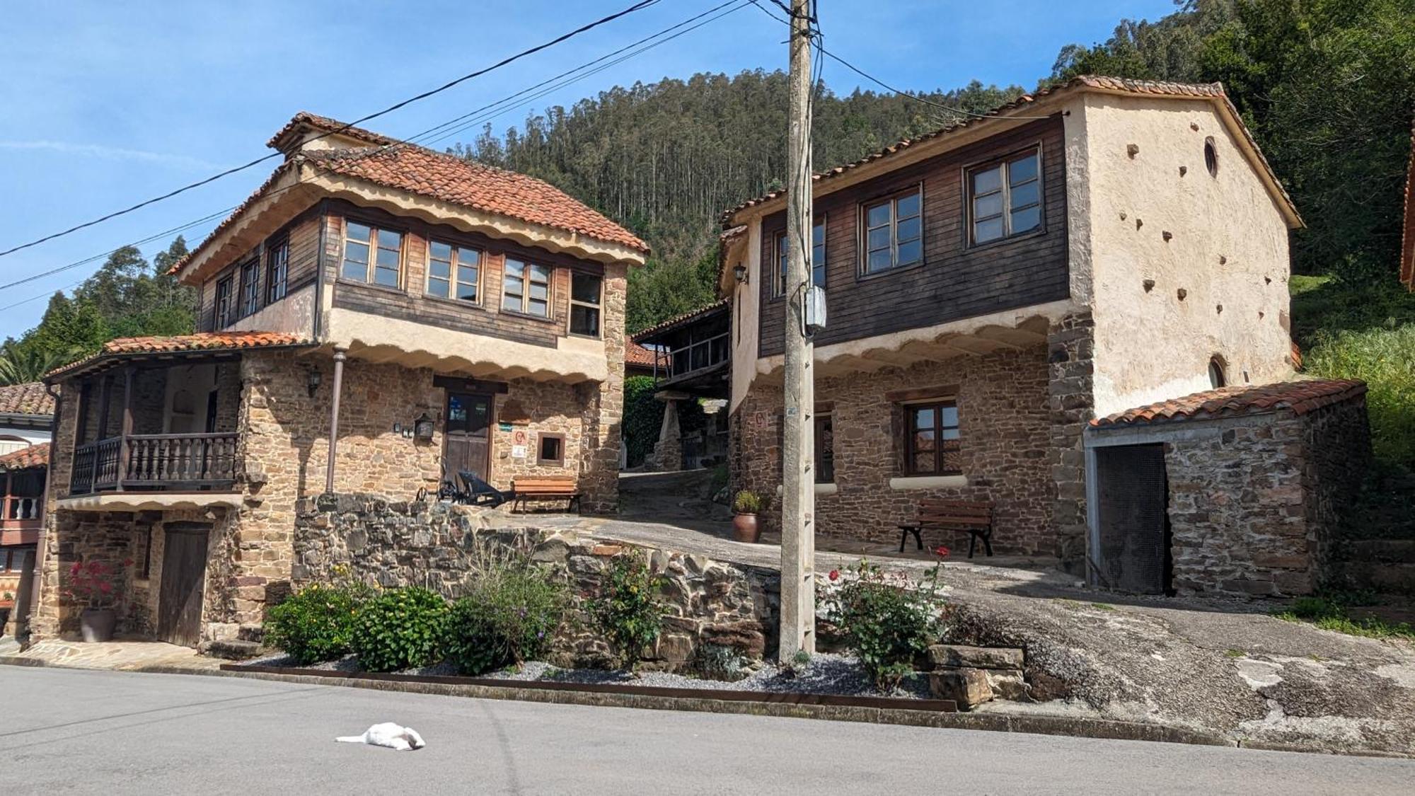 Las Casas De Isu Hotel Villaviciosa  Exterior photo