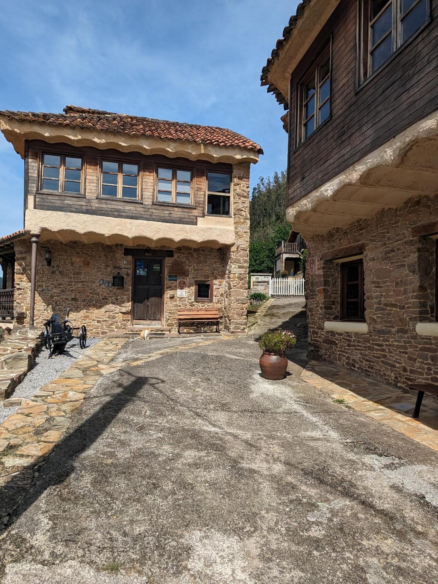 Las Casas De Isu Hotel Villaviciosa  Exterior photo