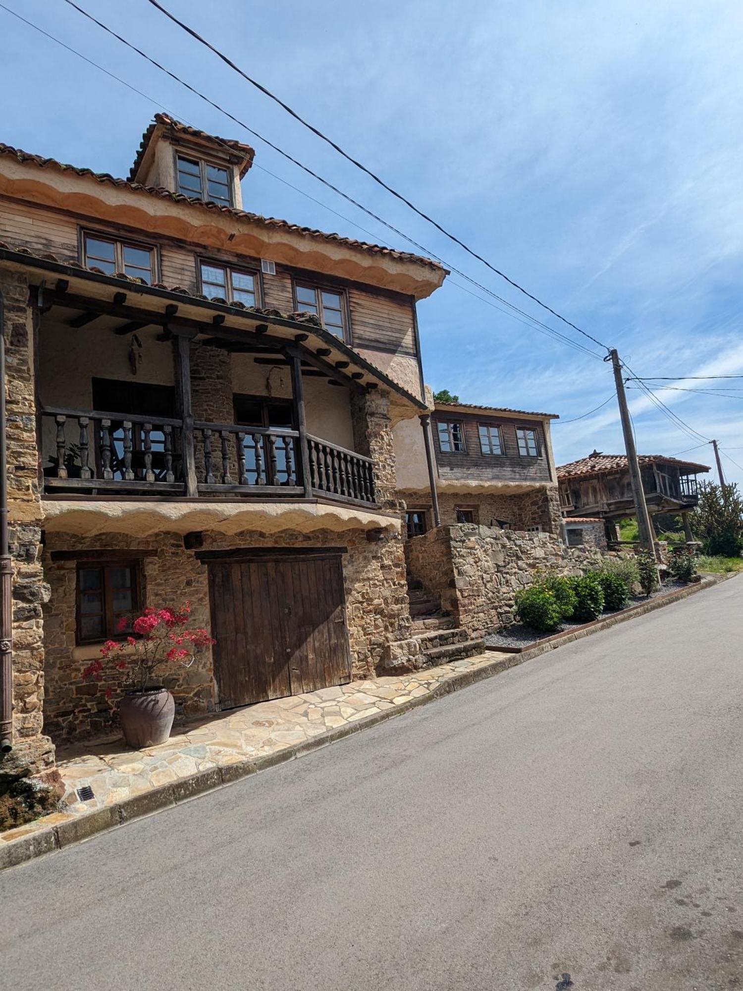 Las Casas De Isu Hotel Villaviciosa  Exterior photo